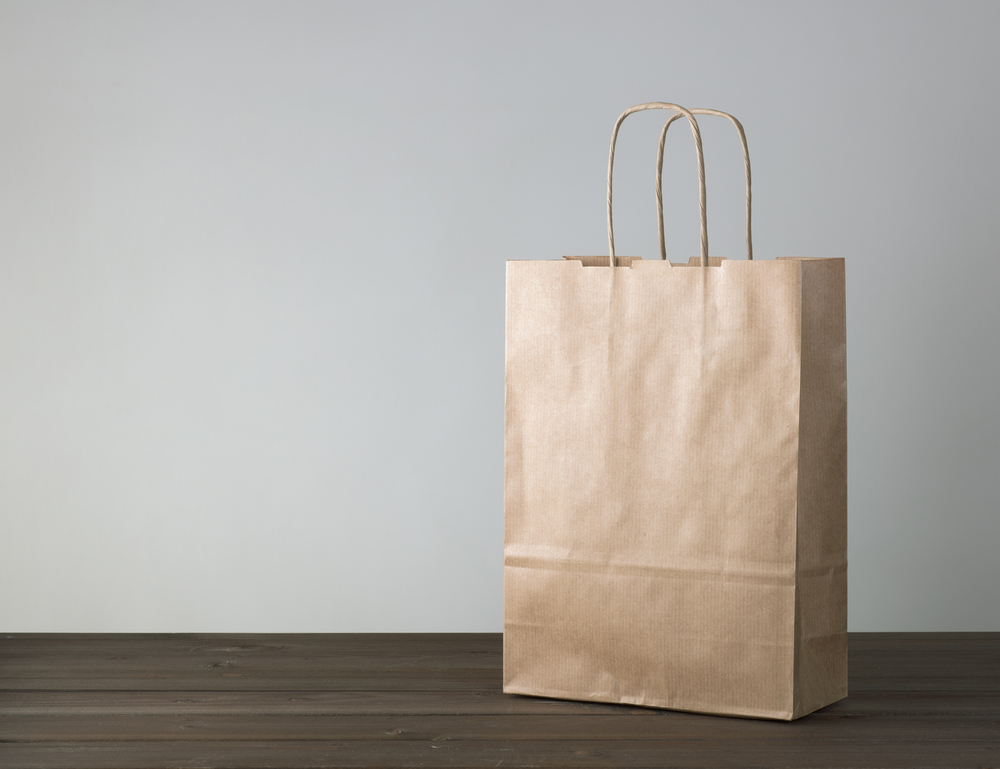 Motivos para substituir as sacolas plásticas do seu negócio